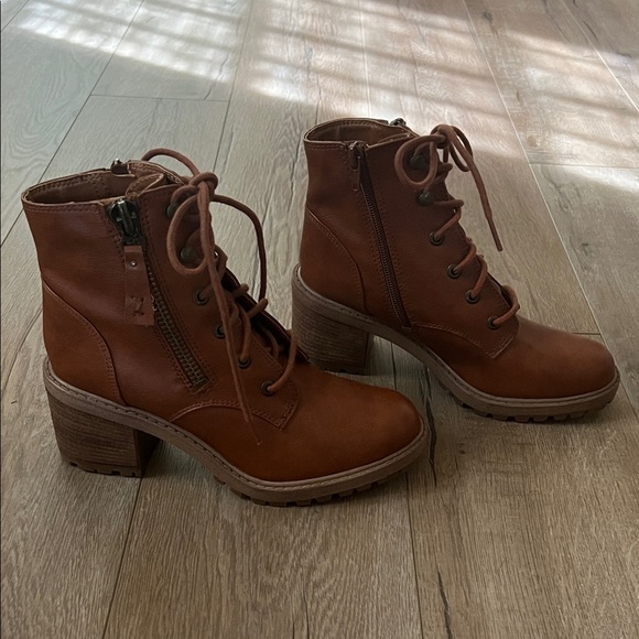 Zodiac Shoes - Zodiac Tan Lace-Up Boots